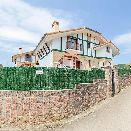 Vila Laly Close To The Santiuste