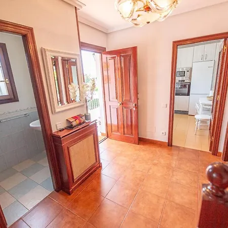 Vila Laly Close To The Santiuste